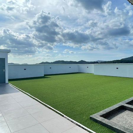 Simfoni Beliza Apartment With Roof Top Pool By Vintage Kuah Exterior photo