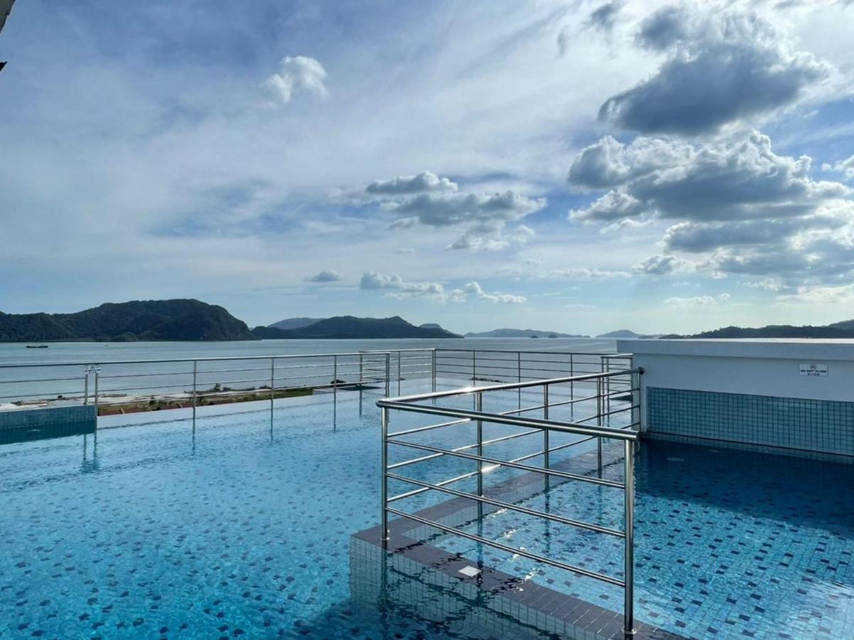 Simfoni Beliza Apartment With Roof Top Pool By Vintage Kuah Exterior photo
